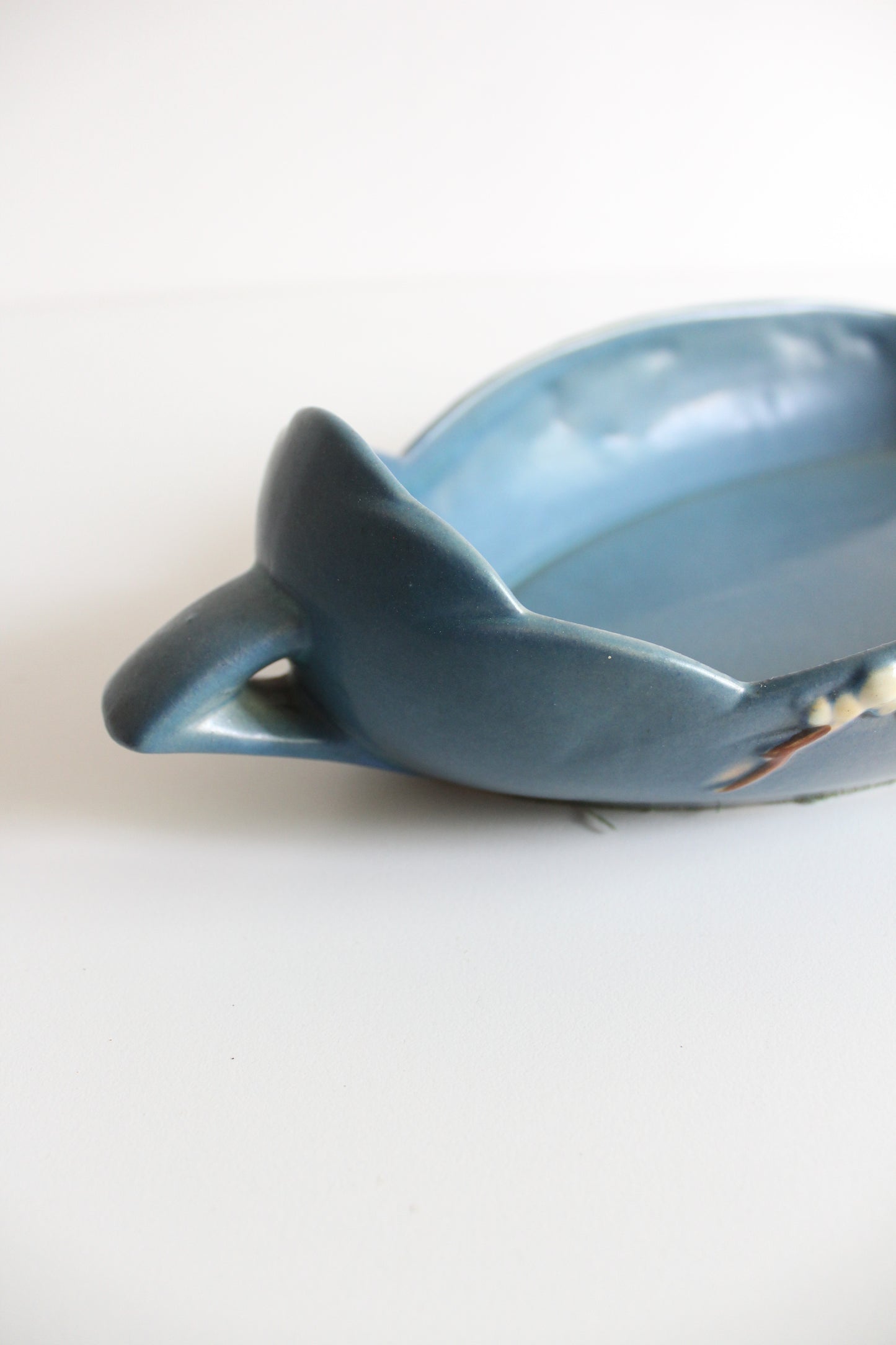 Late 1940s Roseville Pottery Snowberry 1182-12 Console Bowl