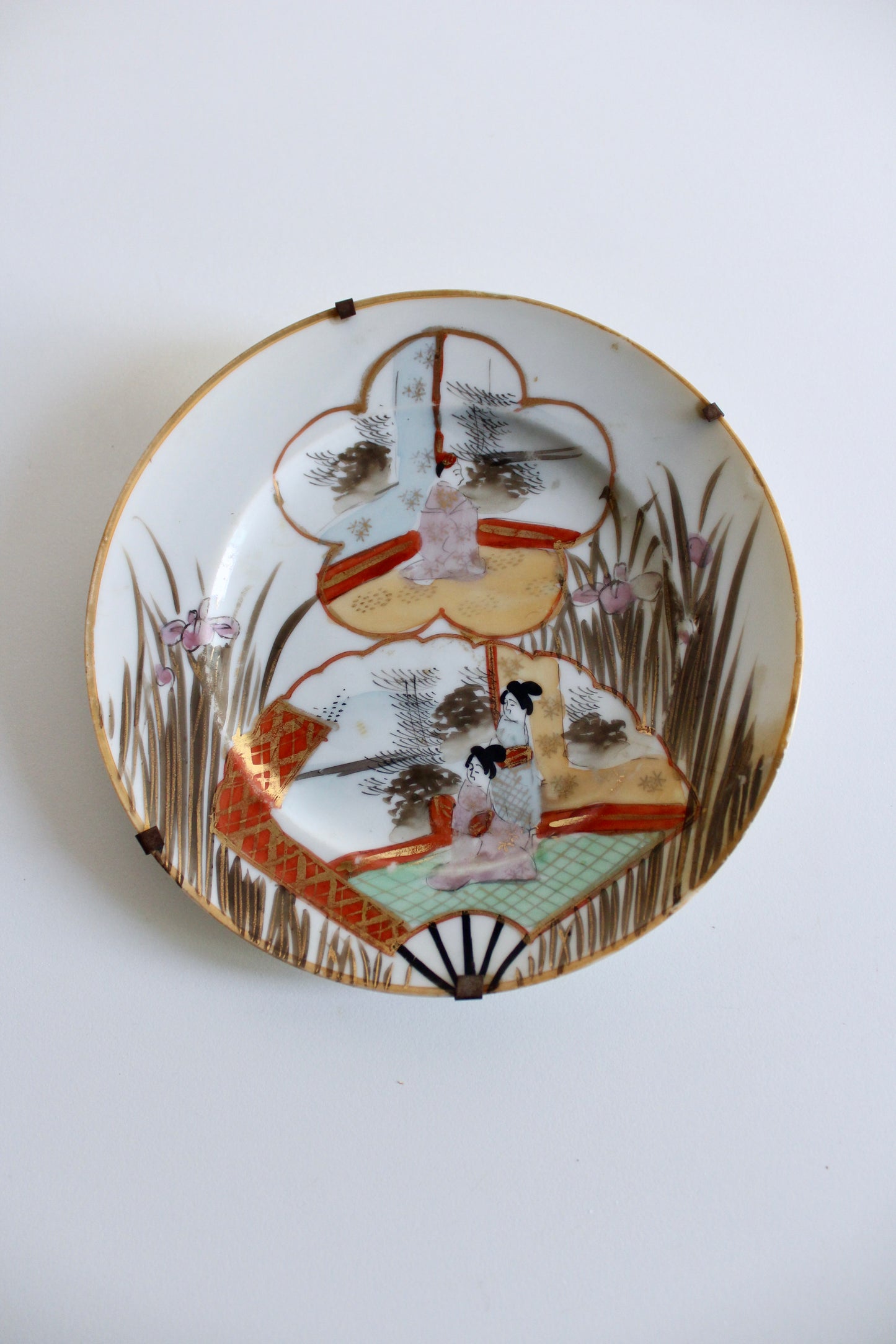 Late Meiji Period Japanese Porcelain Wall Plate with Custom Hanger
