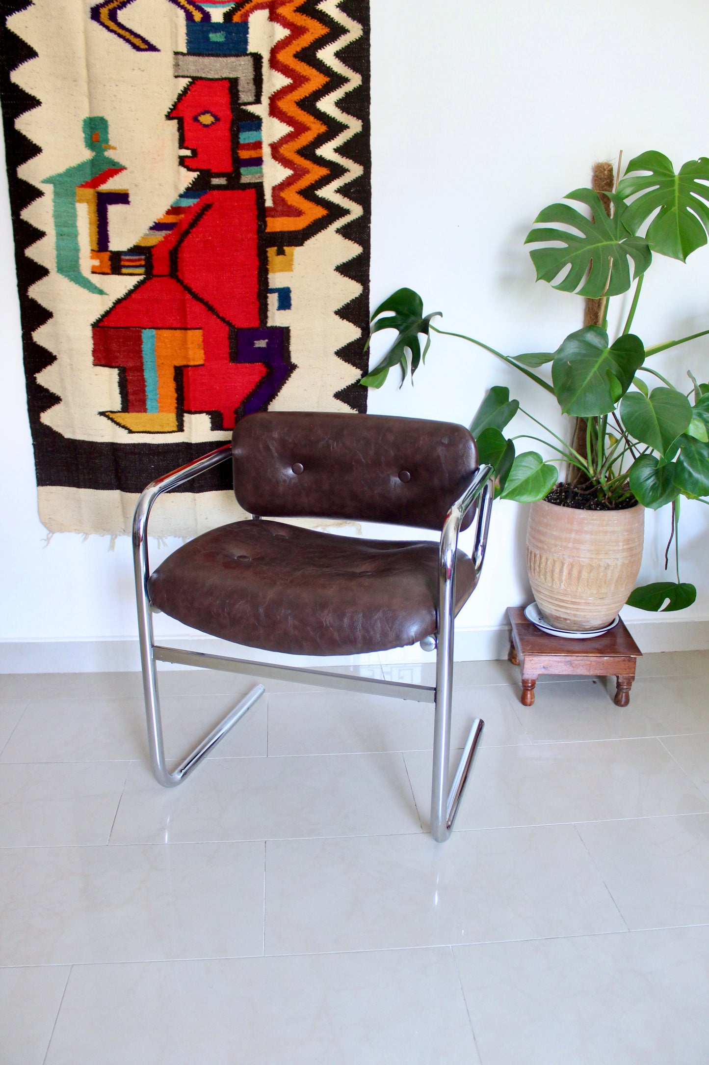 1970s English Lounge Chairs - Espresso