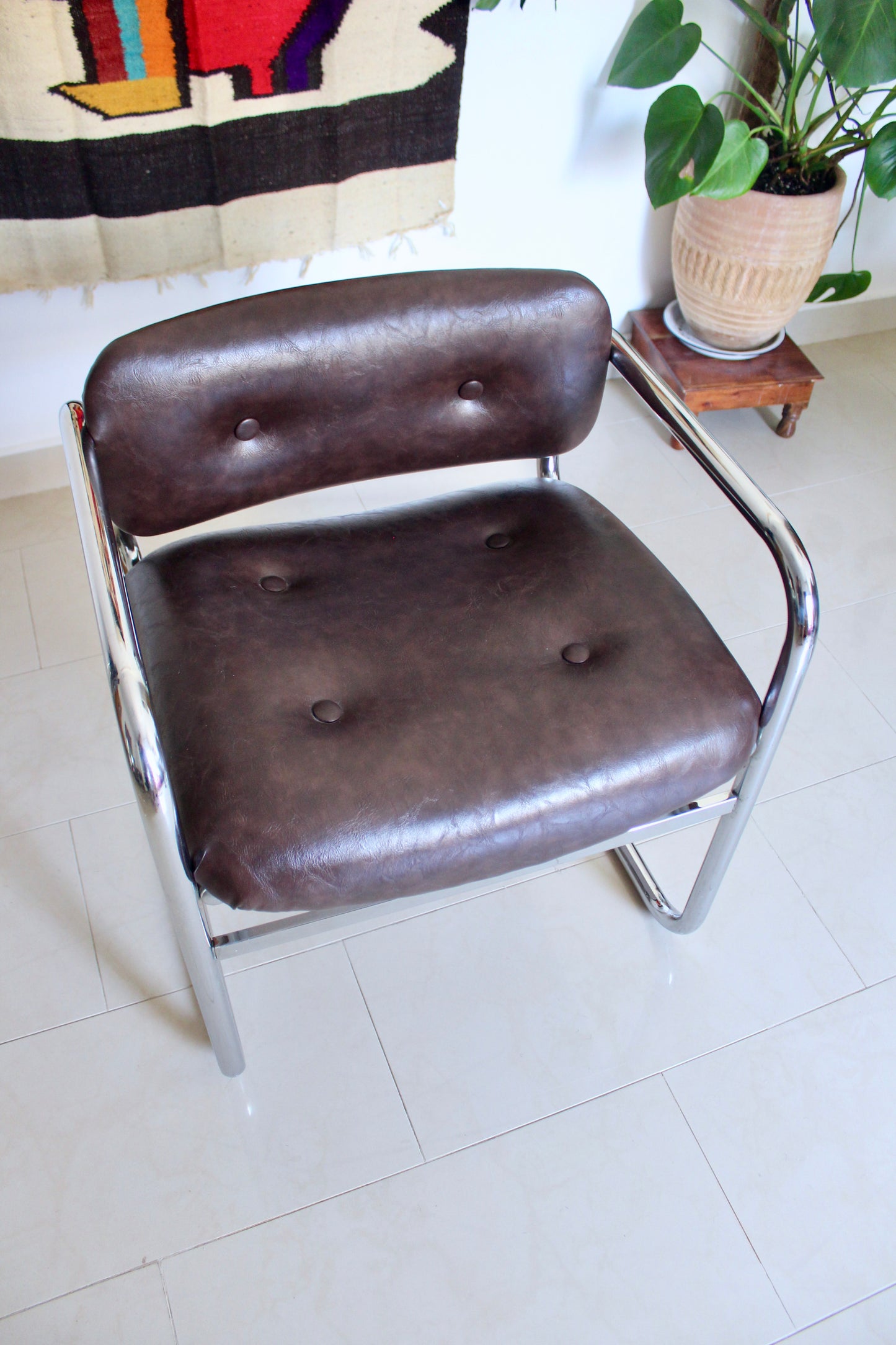 1970s English Lounge Chairs - Espresso