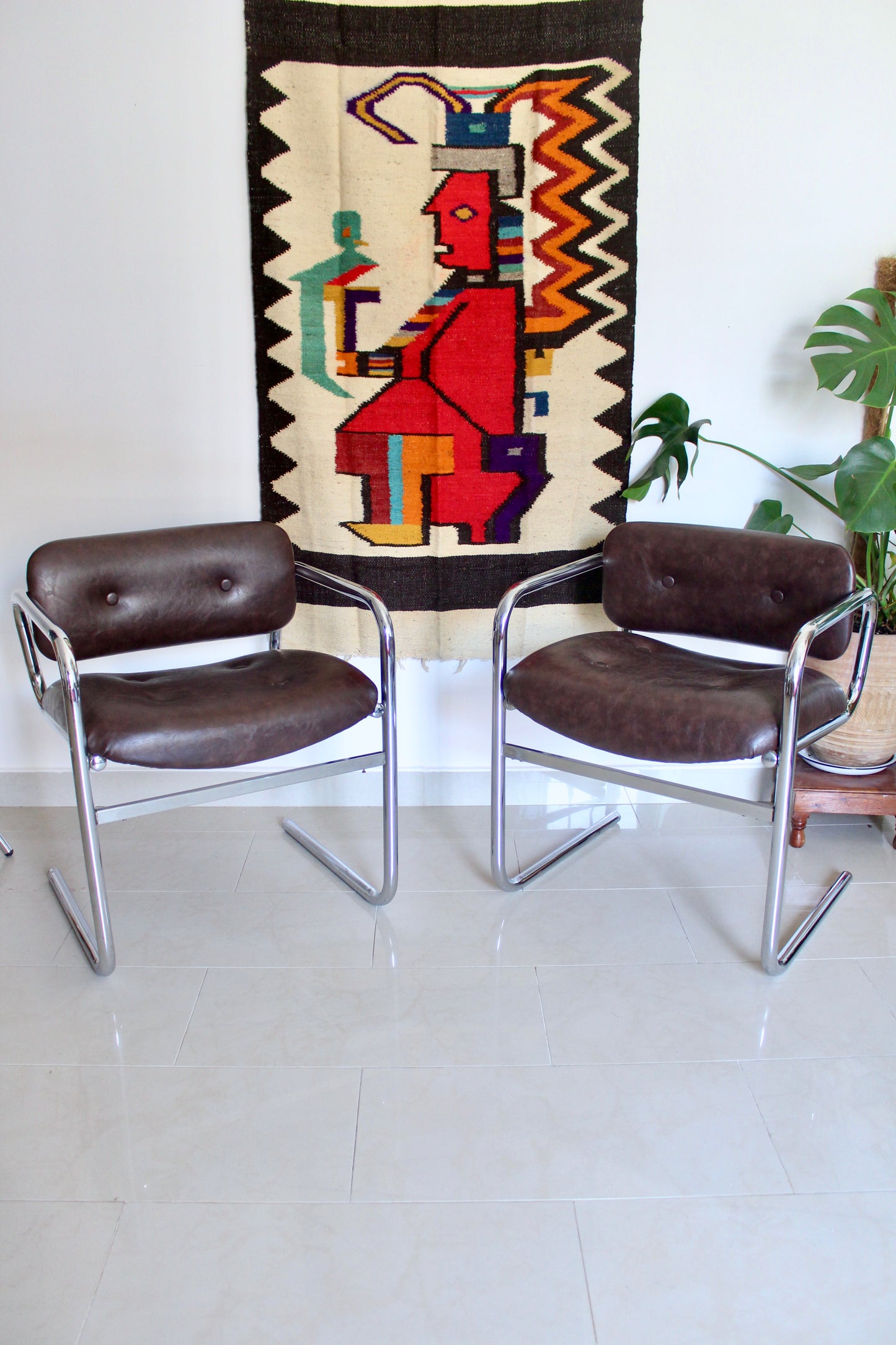 1970s English Lounge Chairs - Espresso