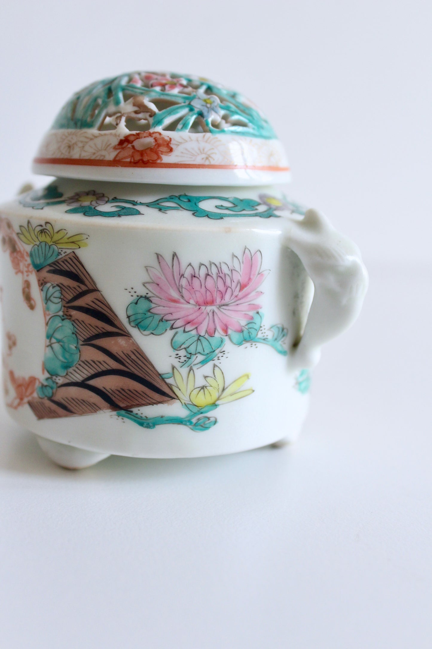 Chinese Famille Rose Porcelain Mubkhar