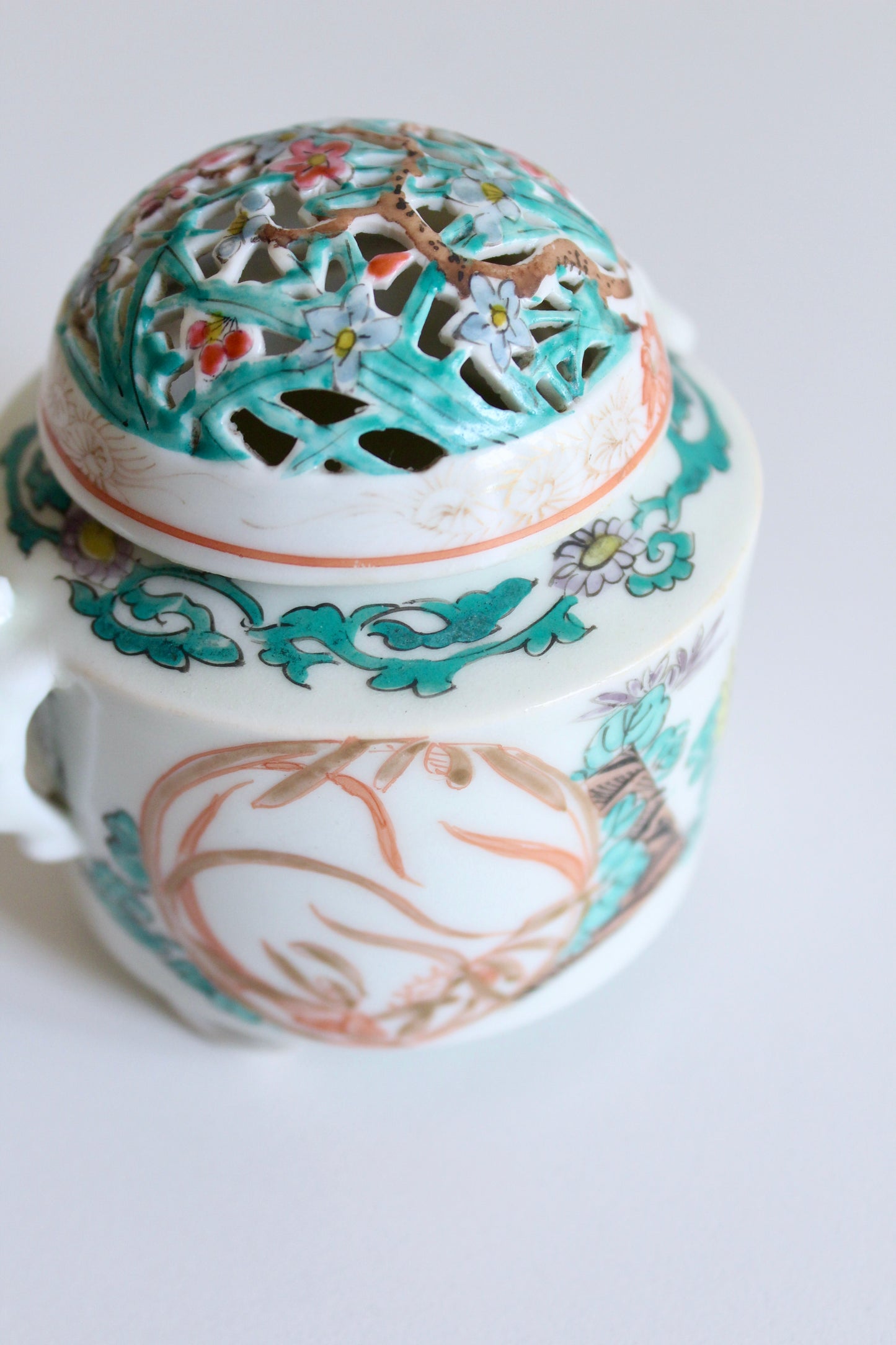 Chinese Famille Rose Porcelain Mubkhar