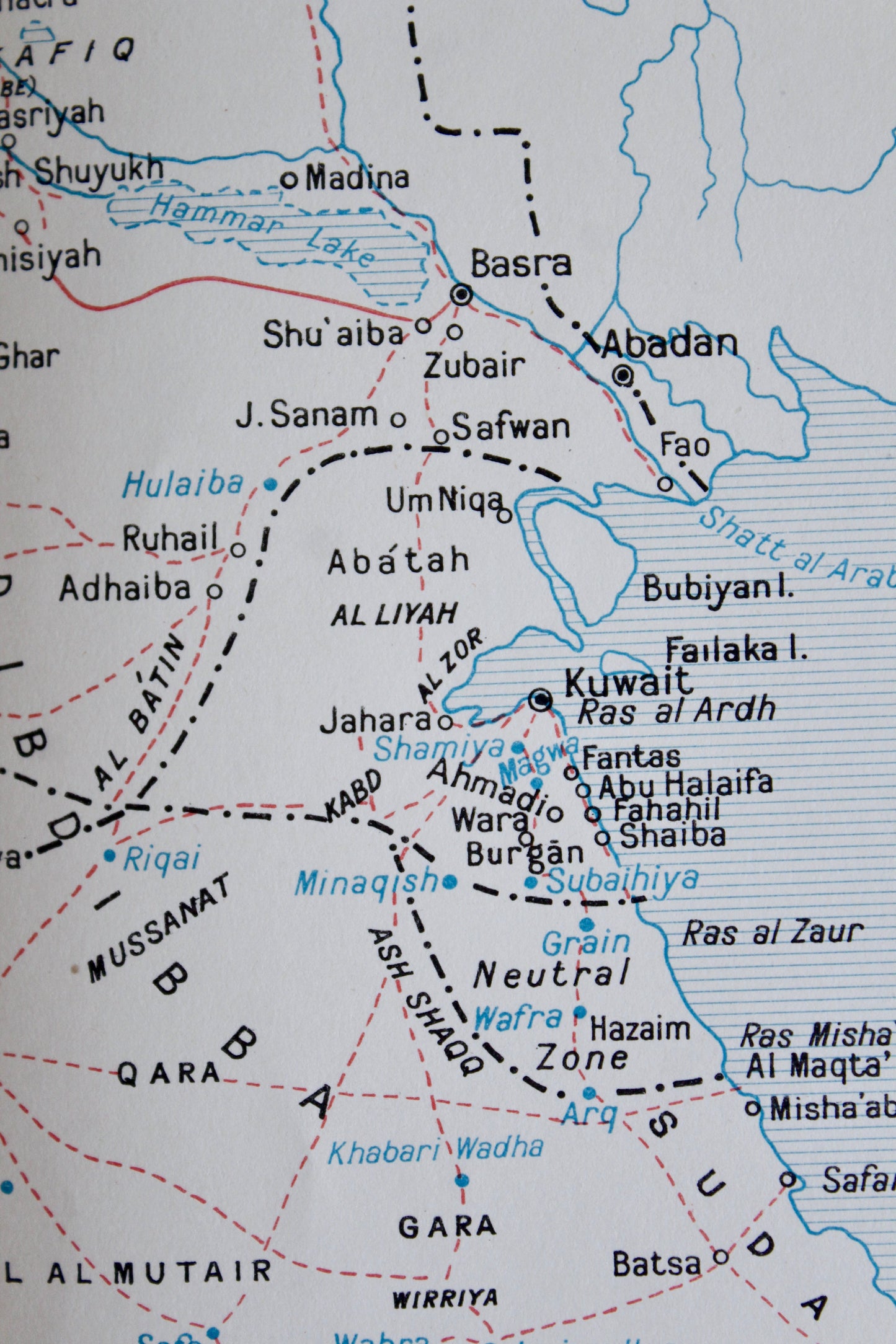 H.R.P. Dickson – The Arab of the Desert: Signed by Violet Dickson (1968)