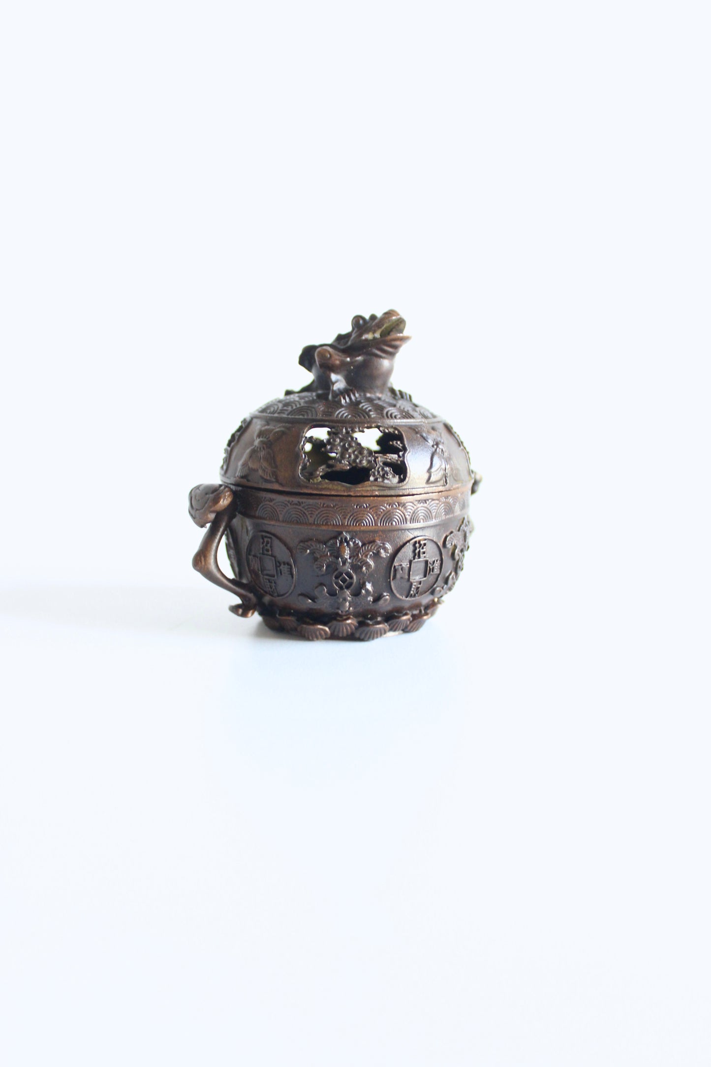 Vintage Chinese Money Frog Mubkhar with Qianlong Mark