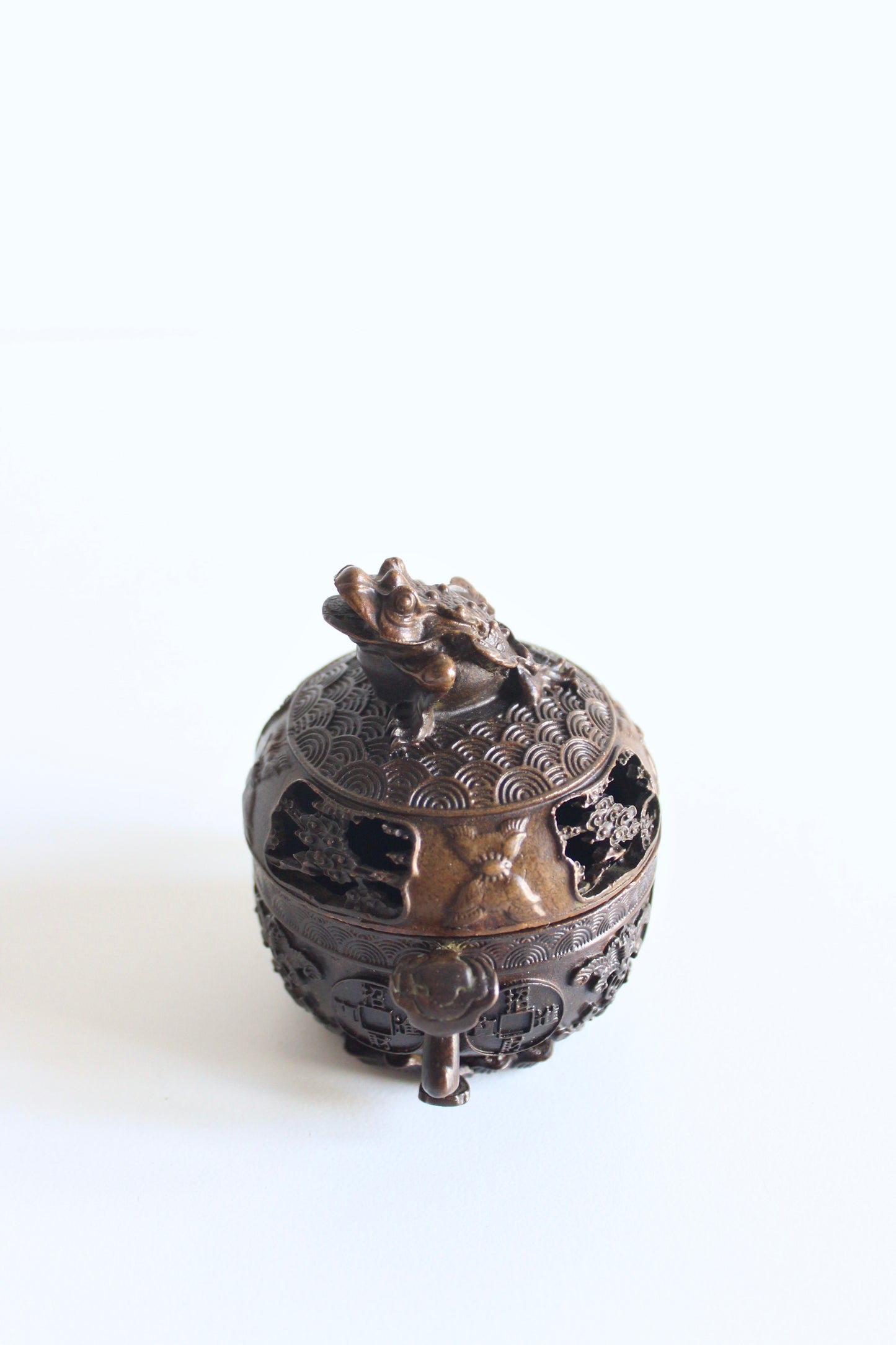 Vintage Chinese Money Frog Mubkhar with Qianlong Mark
