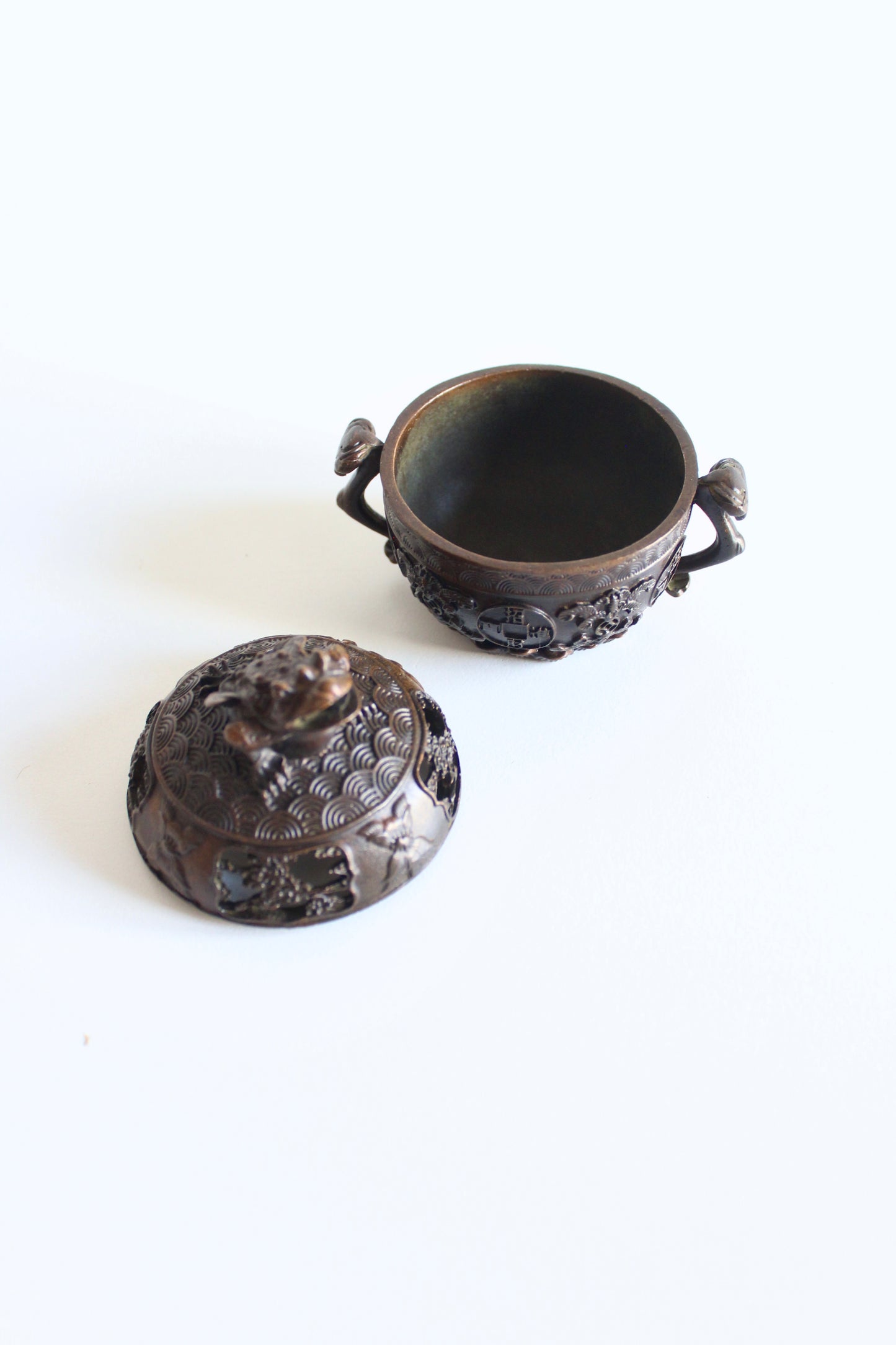 Vintage Chinese Money Frog Mubkhar with Qianlong Mark