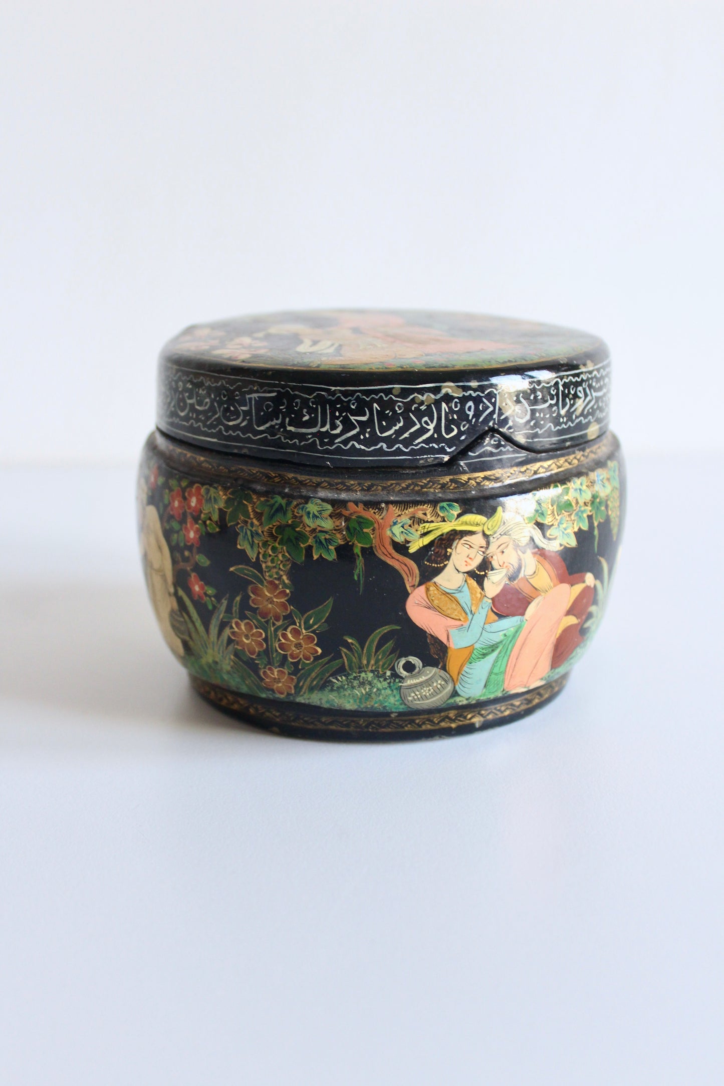 Vintage Hand-Painted Kashmiri Papier-Mâché Lidded Box – Romantic Garden Scenes