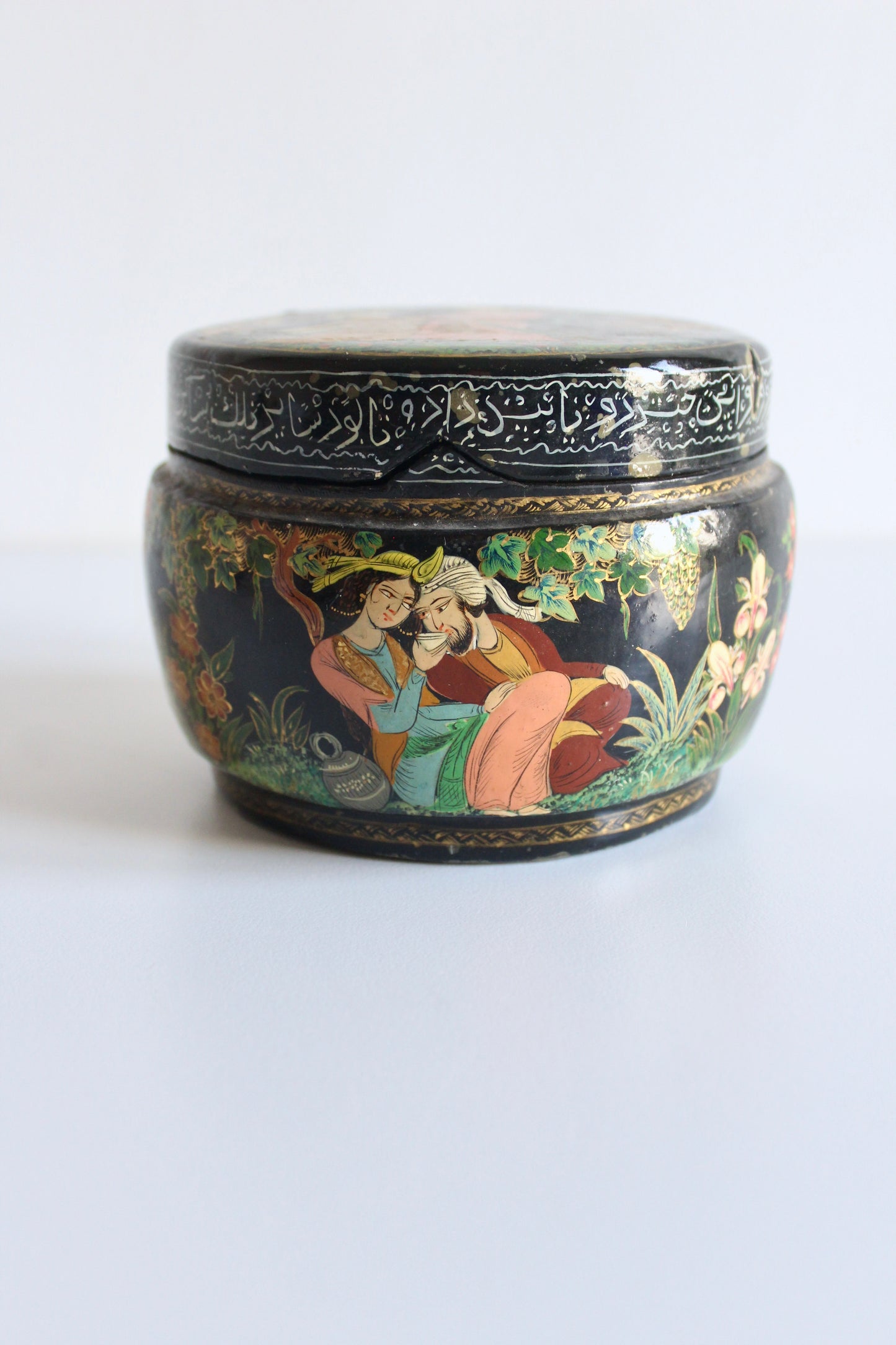 Vintage Hand-Painted Kashmiri Papier-Mâché Lidded Box – Romantic Garden Scenes
