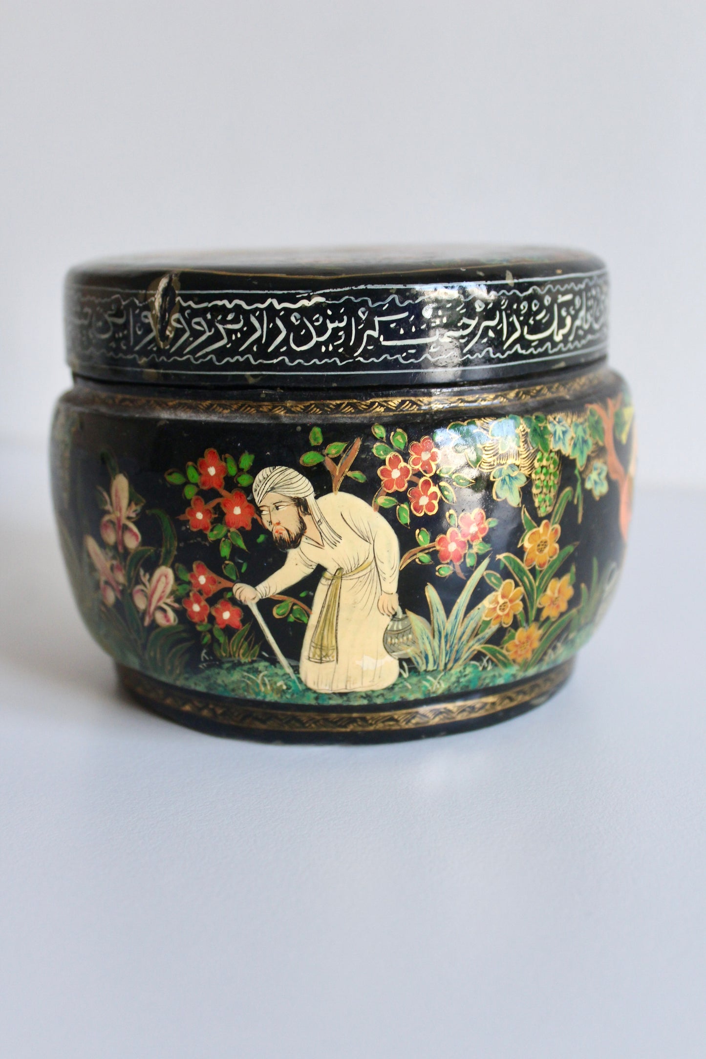 Vintage Hand-Painted Kashmiri Papier-Mâché Lidded Box – Romantic Garden Scenes