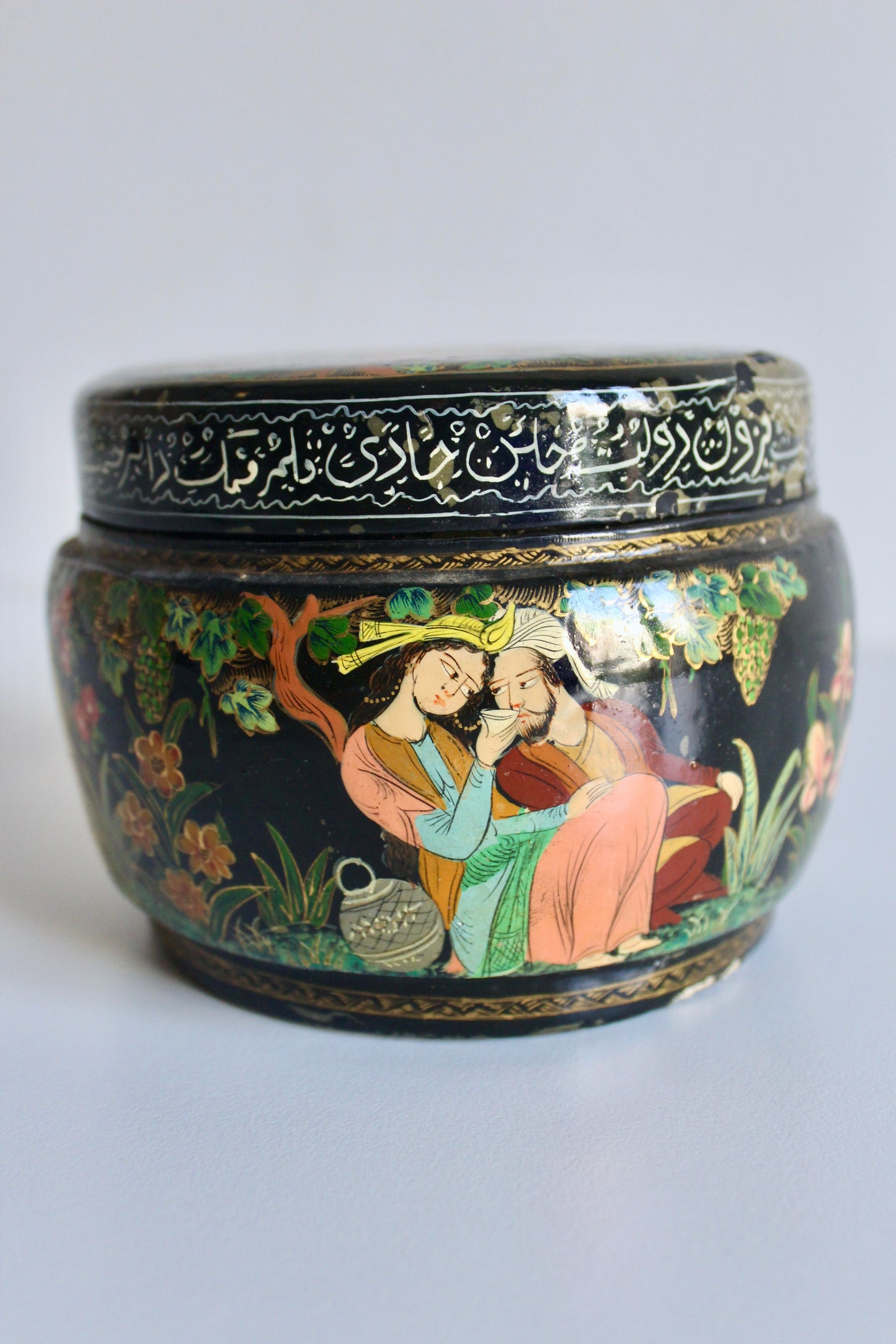 Vintage Hand-Painted Kashmiri Papier-Mâché Lidded Box – Romantic Garden Scenes