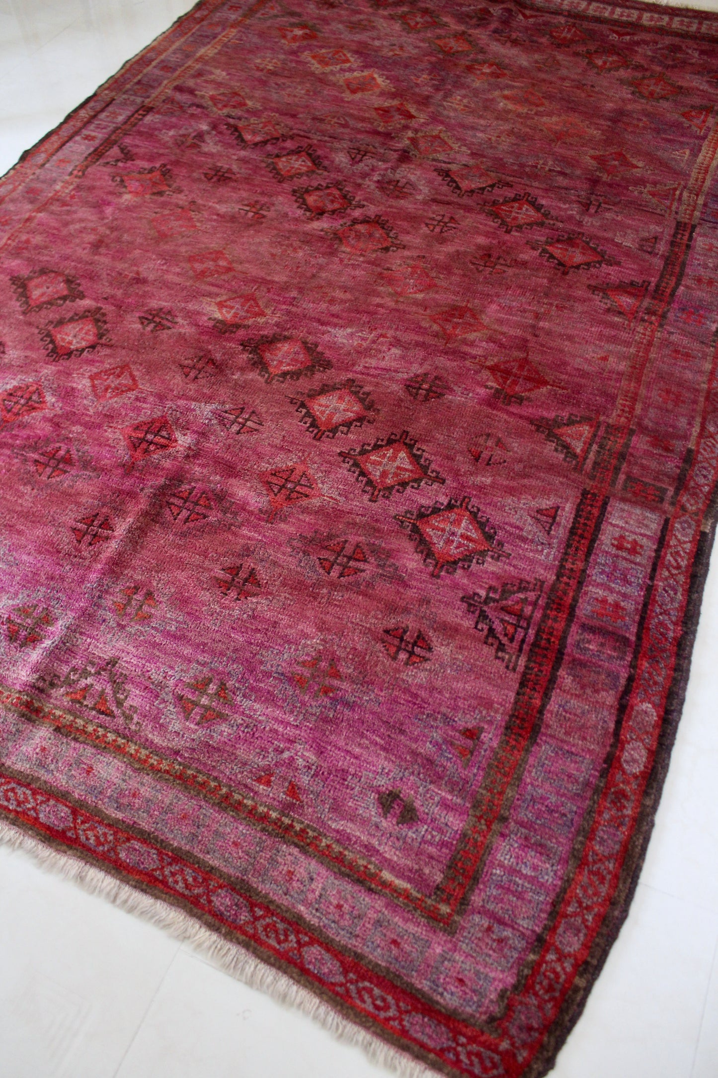 Large Vintage Baluch Rug in Faded Raspberry & Rose Tones – 170 × 270 cm