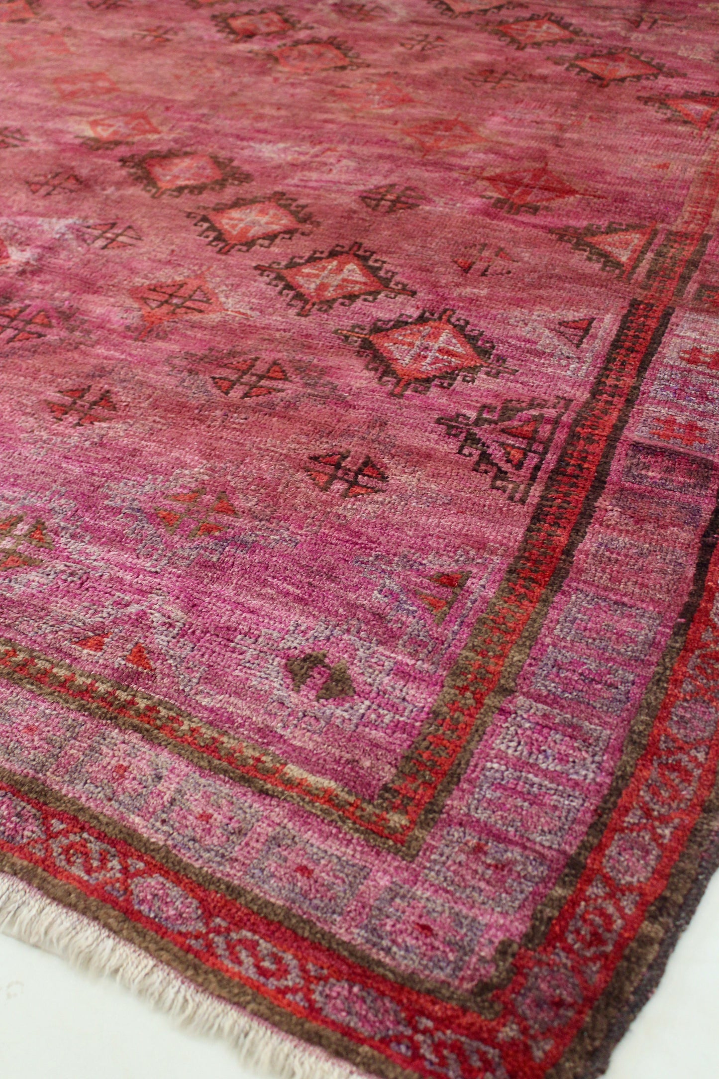 Large Vintage Baluch Rug in Faded Raspberry & Rose Tones – 170 × 270 cm