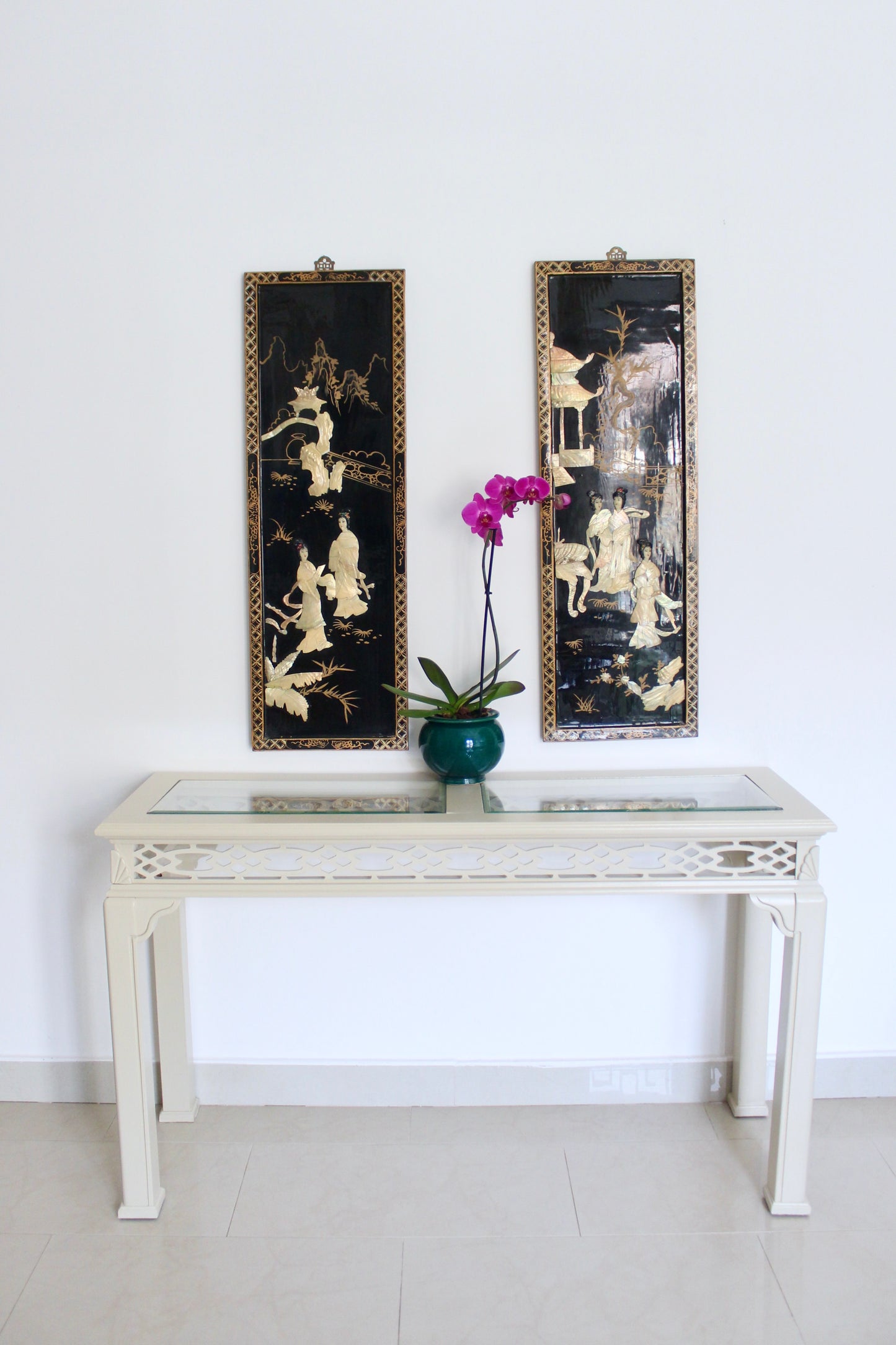 Vintage Chinese Chippendale Style Console Table in Warm Ivory Finish