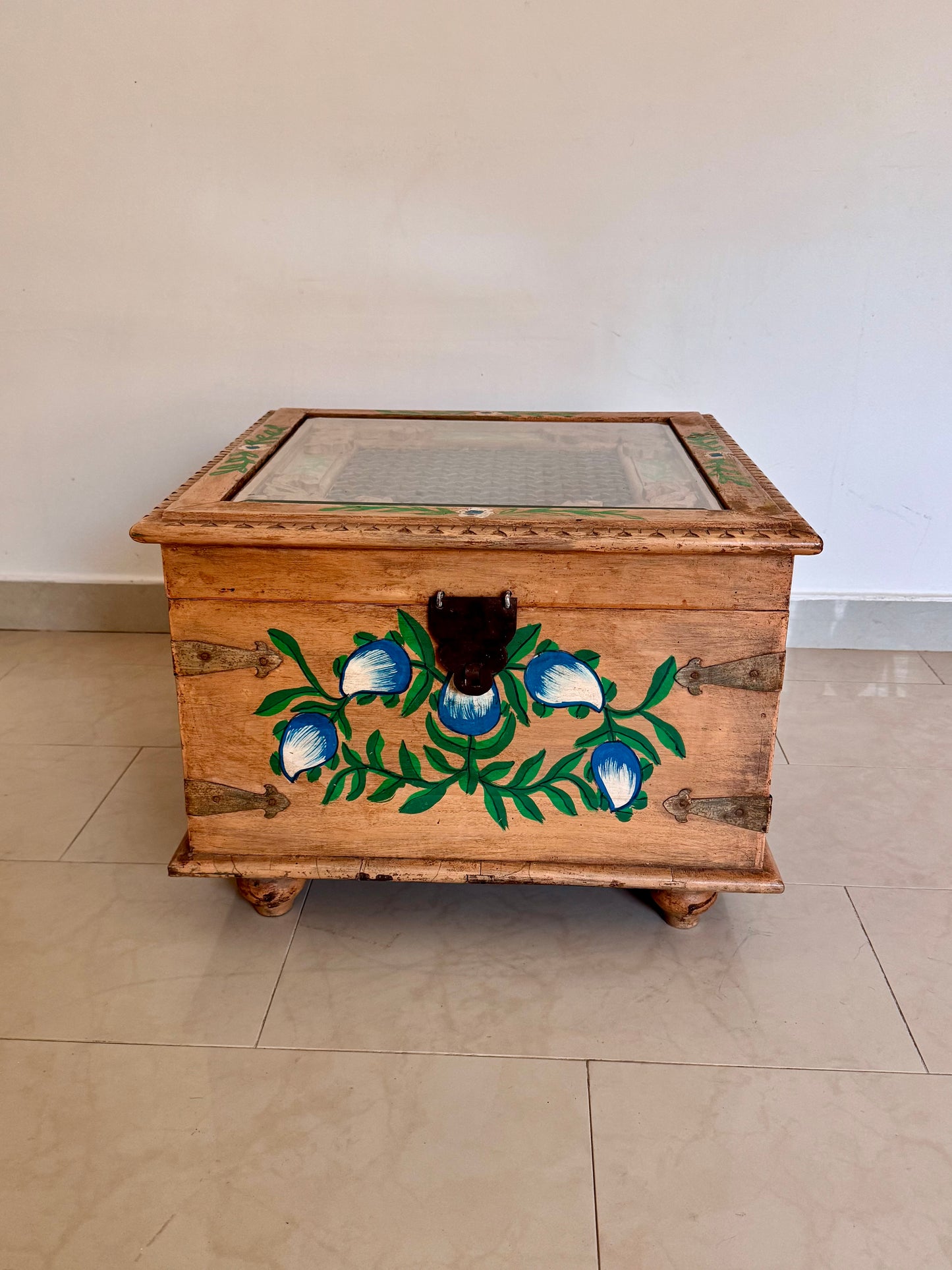 Vintage Indian Hand-Painted Storage Table – 62 × 62 cm