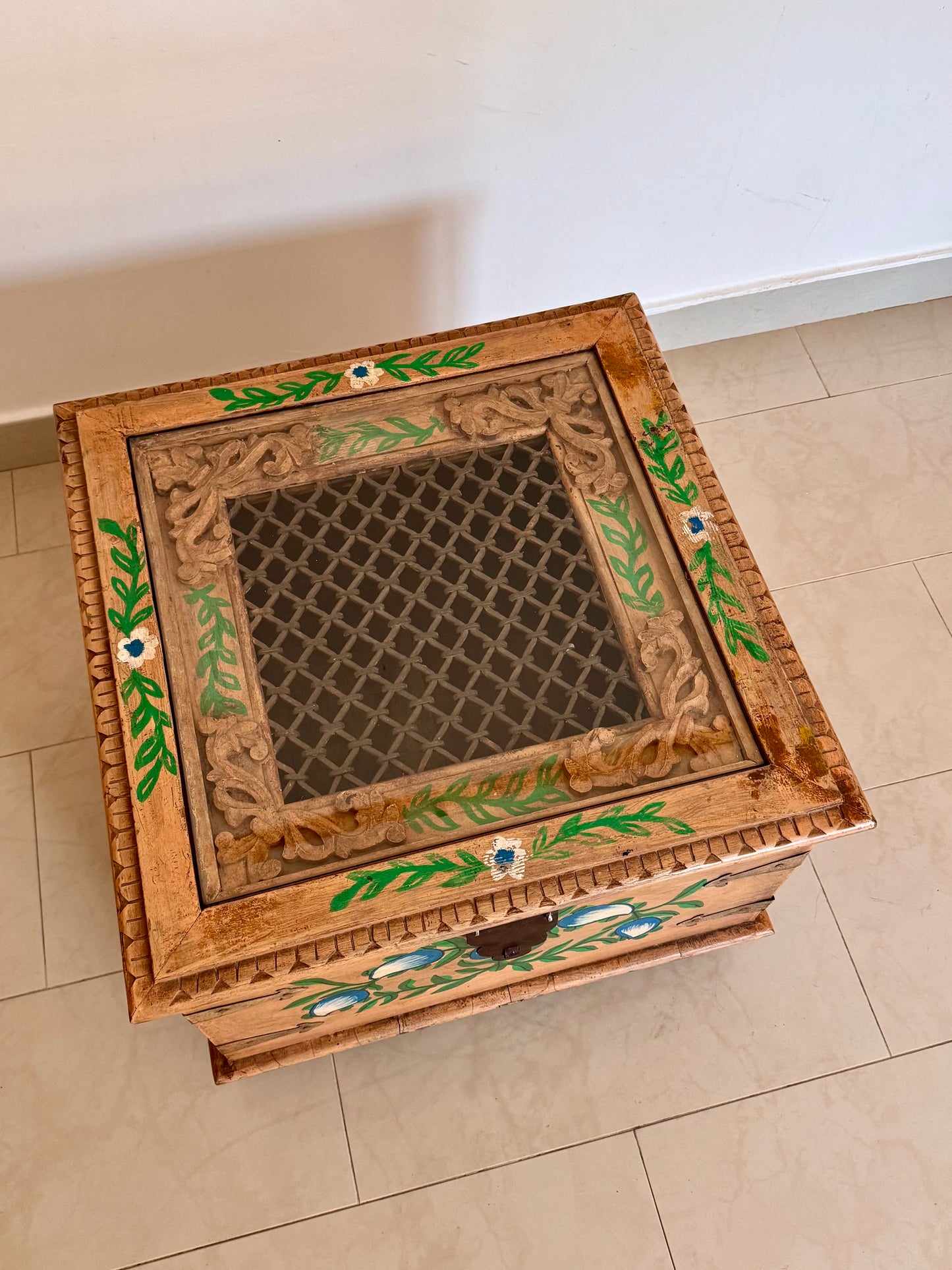 Vintage Indian Hand-Painted Storage Table – 62 × 62 cm