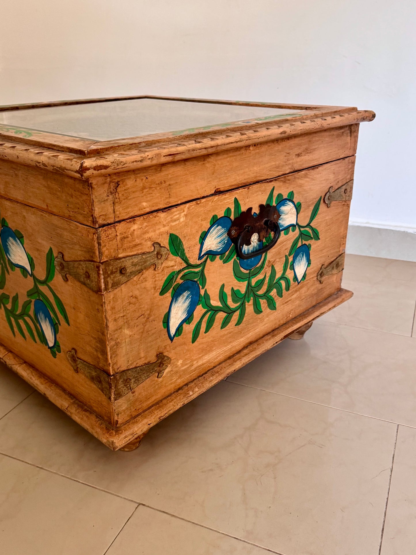 Vintage Indian Hand-Painted Storage Table – 62 × 62 cm