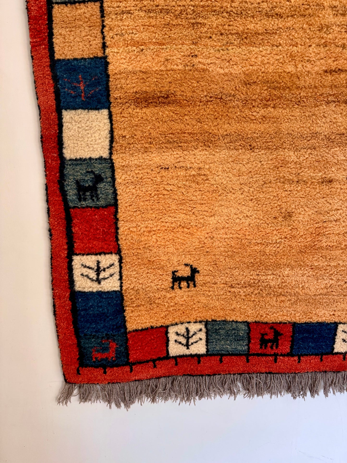 Vintage Qashqai Gabbeh Wool Rug – 130 × 215 cm