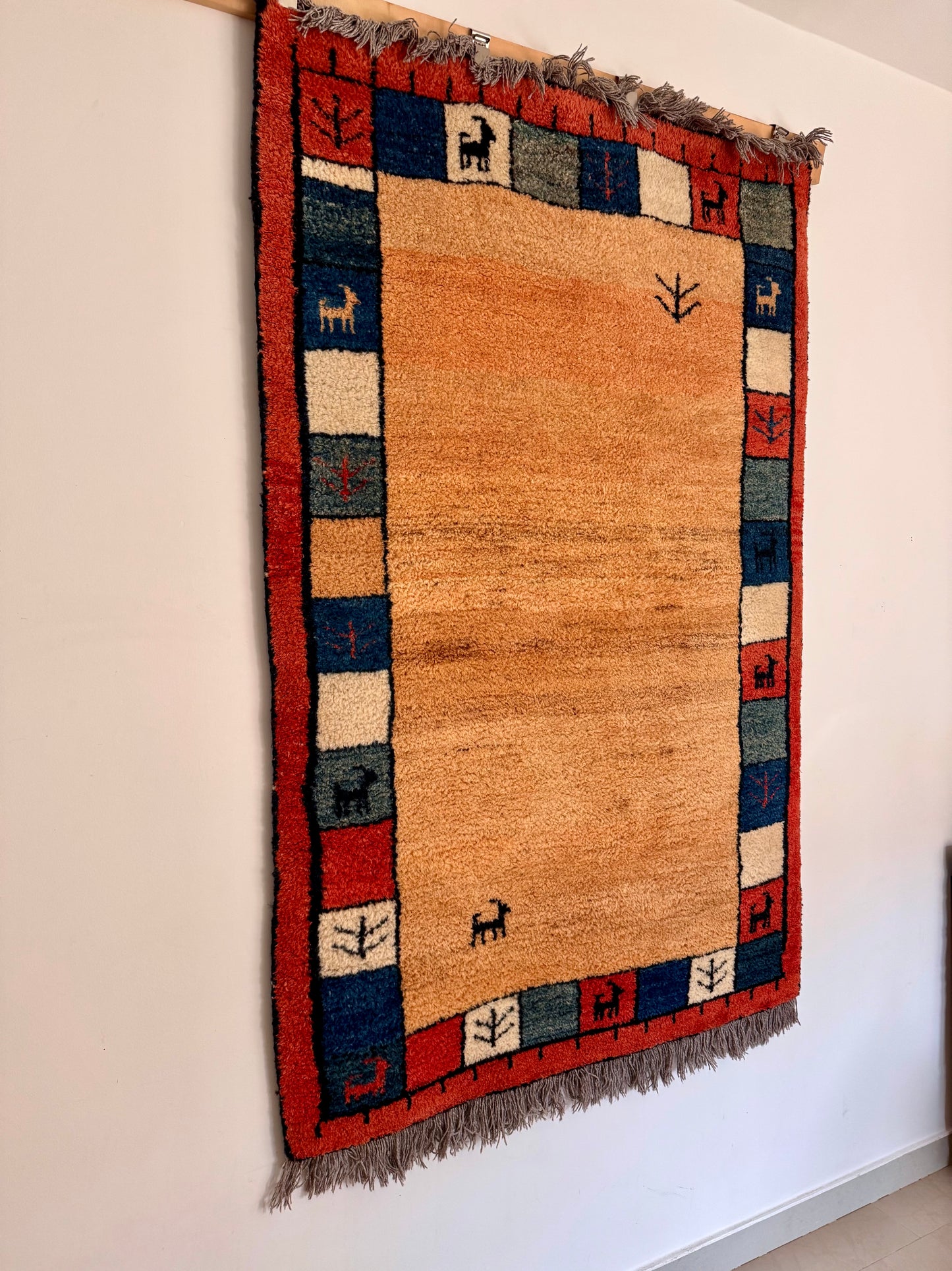 Vintage Qashqai Gabbeh Wool Rug – 130 × 215 cm