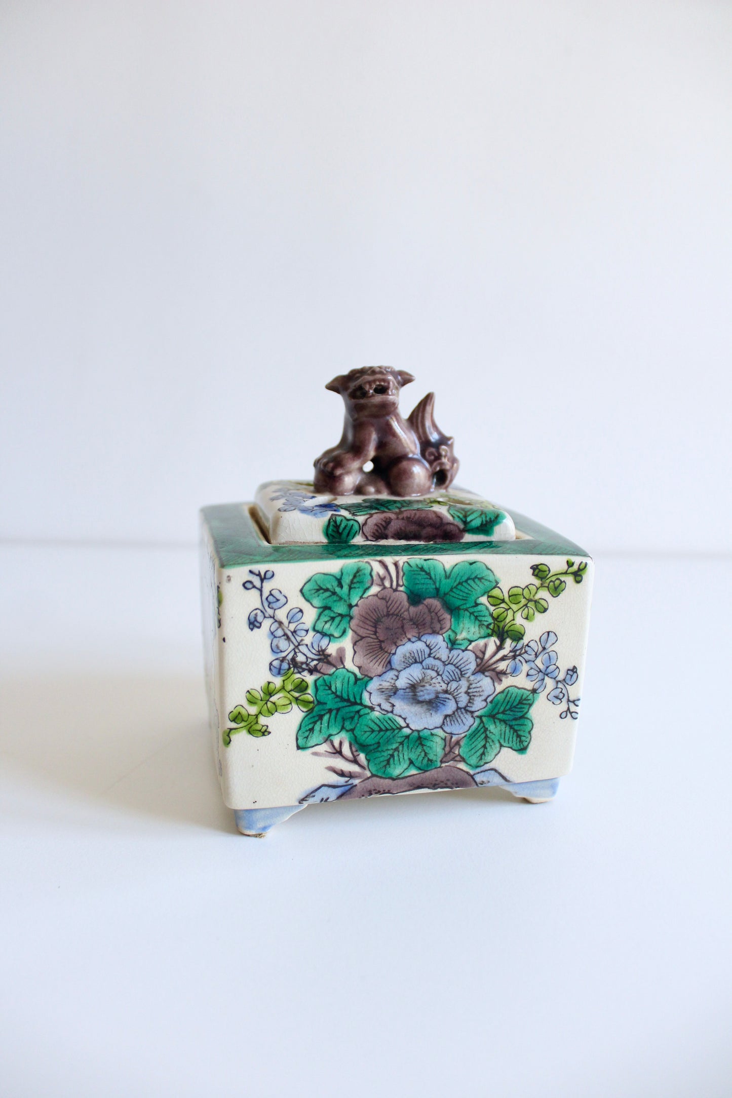 Japanese Kutani Style Porcelain Incense Burner with Shishi Finial