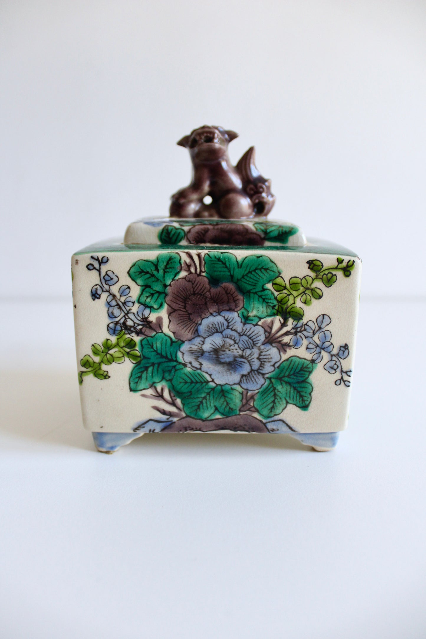 Japanese Kutani Style Porcelain Incense Burner with Shishi Finial