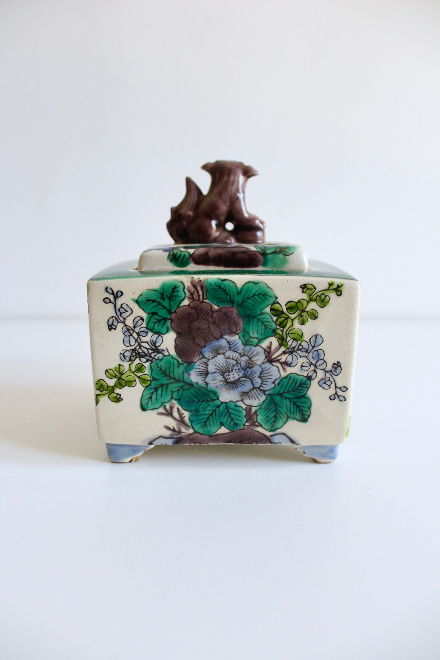Japanese Kutani Style Porcelain Incense Burner with Shishi Finial