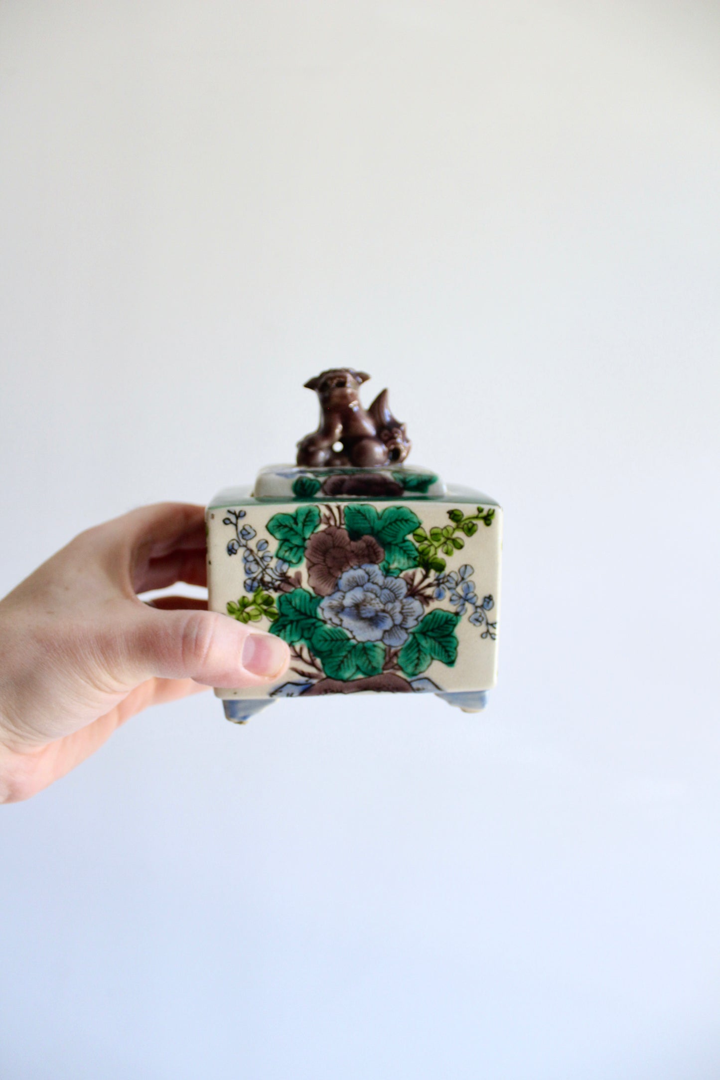 Japanese Kutani Style Porcelain Incense Burner with Shishi Finial