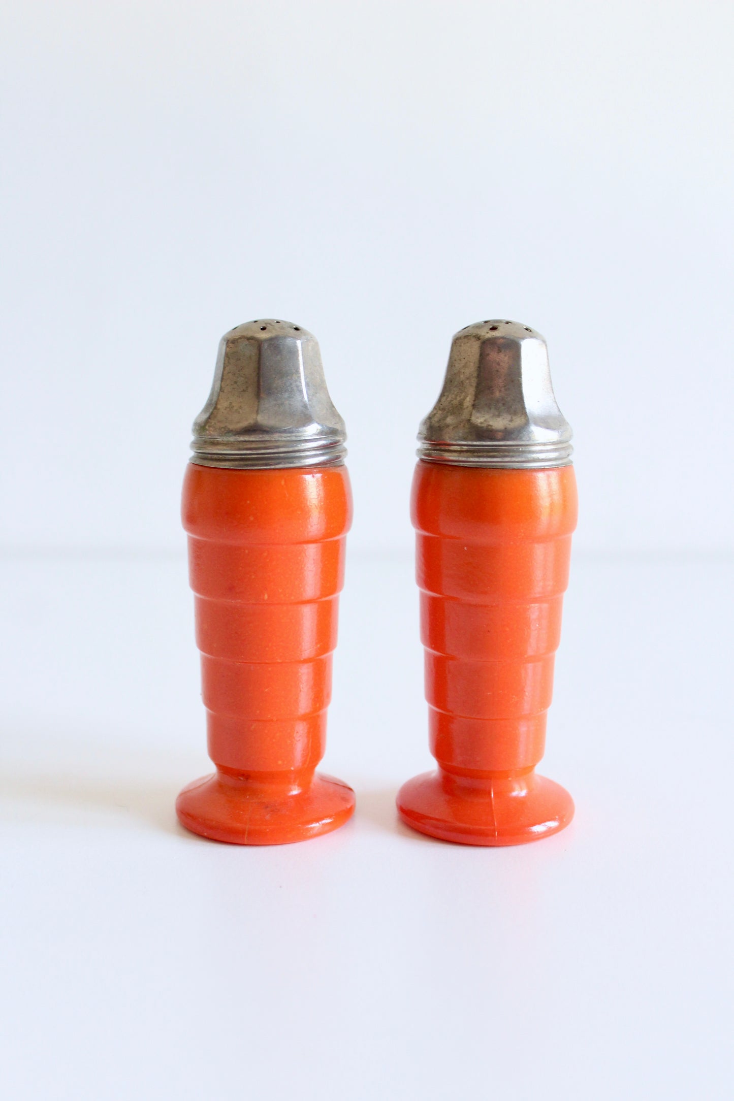 Vintage Mid-Century Orange Resin Salt & Pepper ShakersVintage Mid-Century Orange Resin Salt & Pepper Shakers